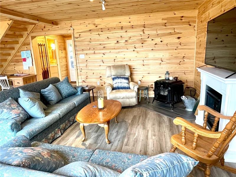 LAKE HURON, BRUCE BEACH LAKEFRONT, Kincardine Cottage Rental GL32283 CottagesInCanada
