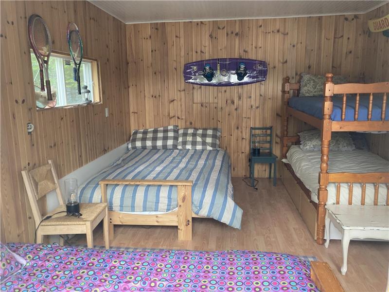 Waterfront on the point at Lac Wakefield Cottage Rental GL32315