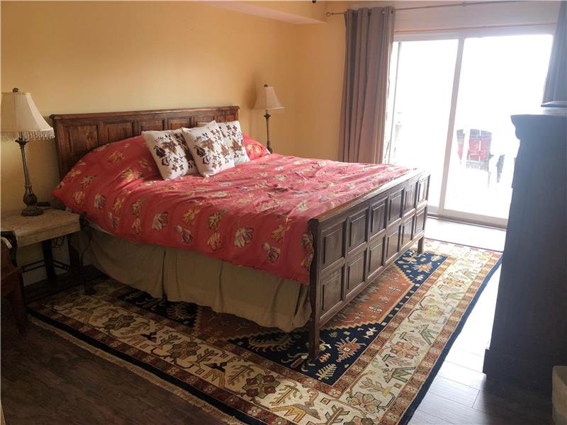 Luxury Lakehouse for 14 on 10 Acres Coboconk Cottage Rental PL