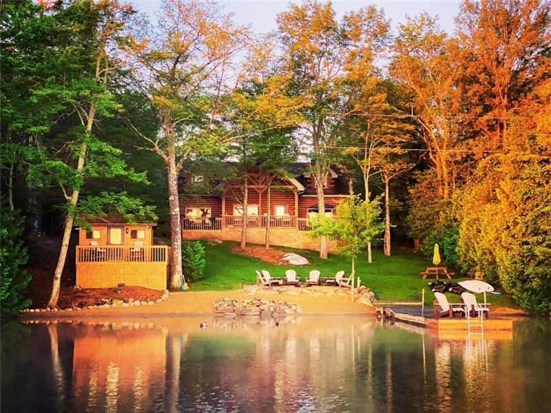 Luxury Log Cottage on Big Gull Lake, Frontenac, Ontario - 9 Beds, 4 Rooms + Bunkie, Beachfront, WIFI