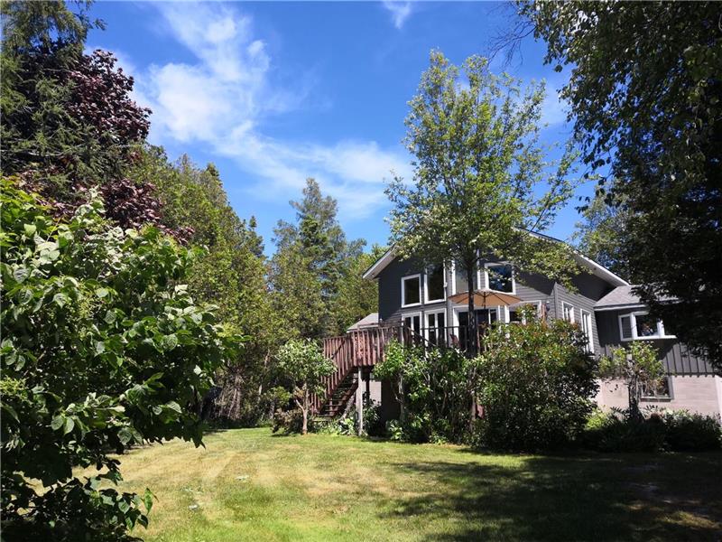 Bruce Lake Huron Cottage Lions Head Cottage Rental GL32456