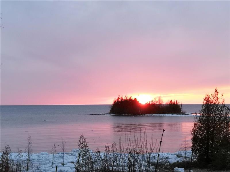 Bruce Lake Huron Cottage Lions Head Cottage Rental GL32456 CottagesInCanada