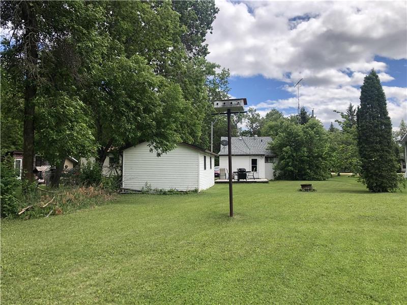 Gimli Family Getaway Gimli Cottage Rental GL32460 CottagesInCanada