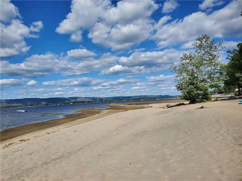 Beachfront Cottage in Constance Bay Ottawa Cottage Rental PL32461