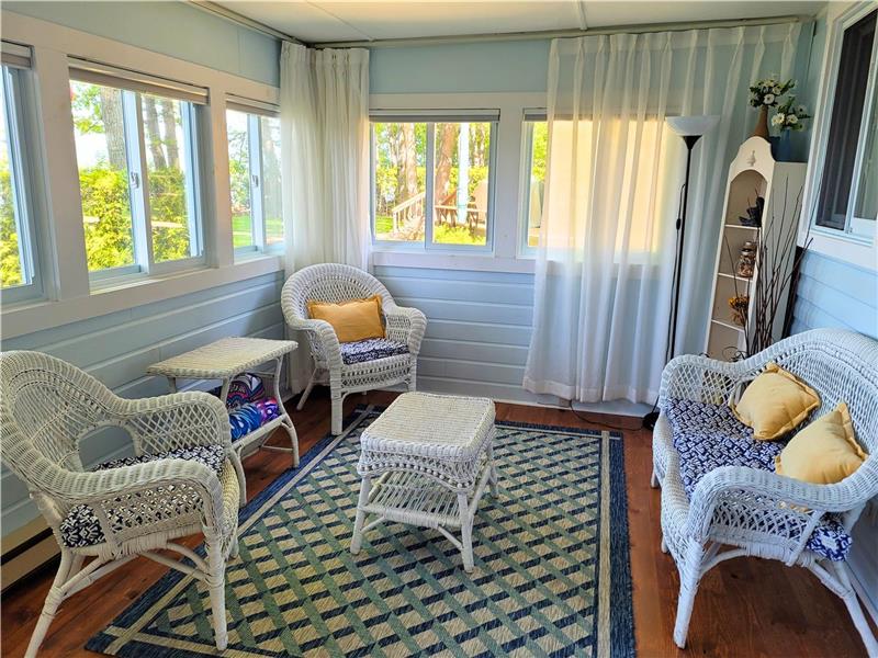 Beachfront Cottage in Constance Bay Ottawa Cottage Rental PL32461