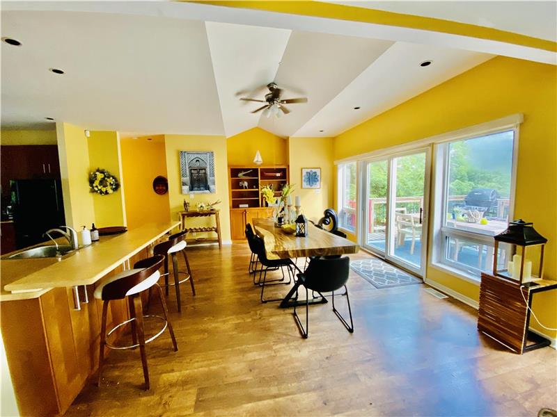 Beautiful lakefront luxury Cottage Port Severn Cottage Rental DI32473 CottagesInCanada