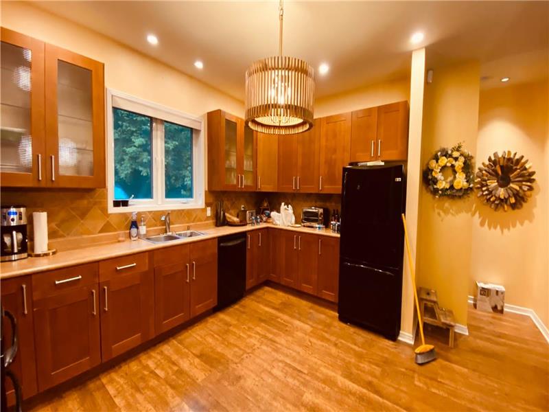 Beautiful lakefront luxury Cottage Port Severn Cottage Rental DI32473 CottagesInCanada