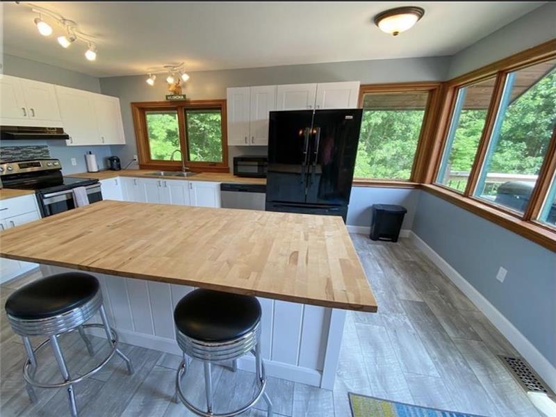 Sandy Bay 6 Bed 3 Bath Muskoka Kilworthy Cottage Rental PL32511