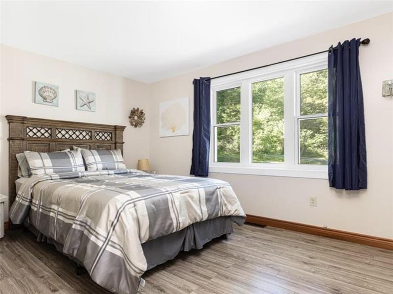 Sandy Bay 6 Bed Muskoka Beachfront Kilworthy Cottage Rental PL