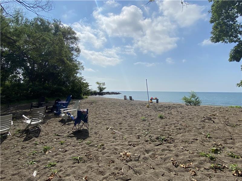 The Best of Both Worlds! Wheatley Cottage Rental GL32514