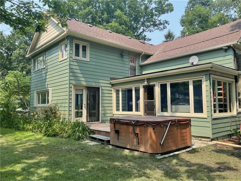 The Best of Both Worlds! Wheatley Cottage Rental GL32514