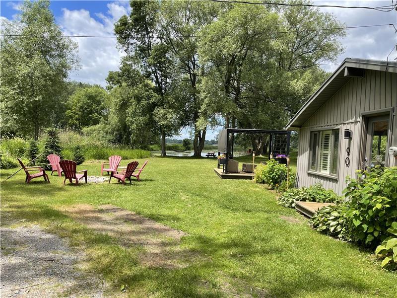 NOW BOOKING! Prince Edward County Picton Cottage Rental GL32582