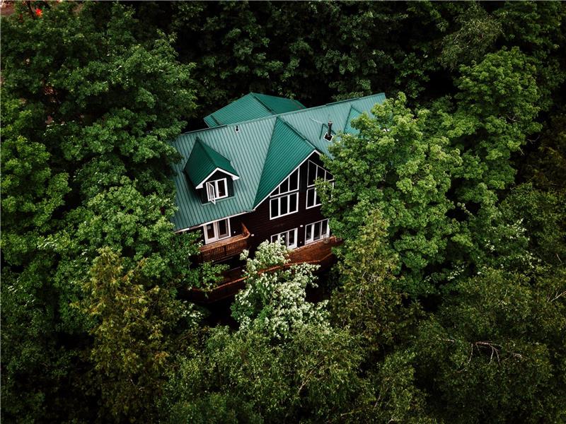 The Edge of Esson Lake in Haliburton Cottage Rental DI32592