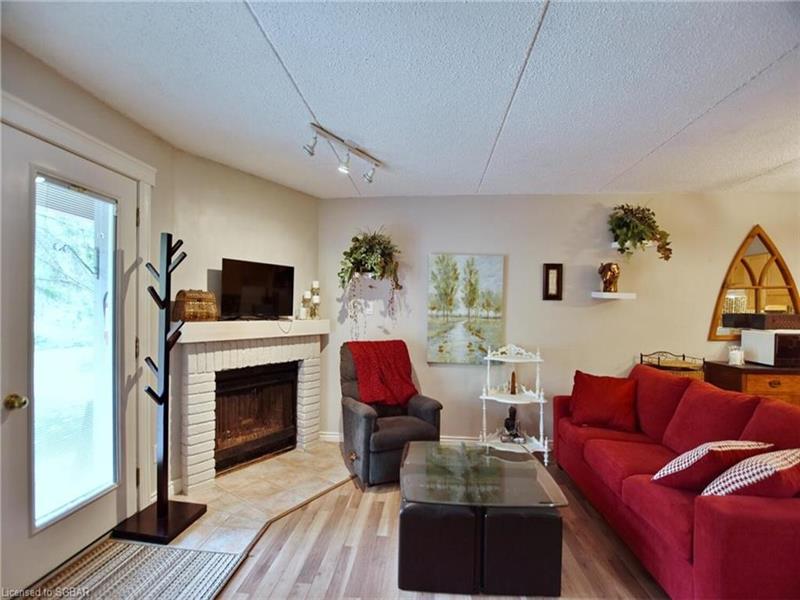 Cranberry Village Getaway Collingwood Cottage Rental DI32610