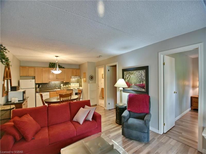 Cranberry Village Getaway Collingwood Cottage Rental DI32610