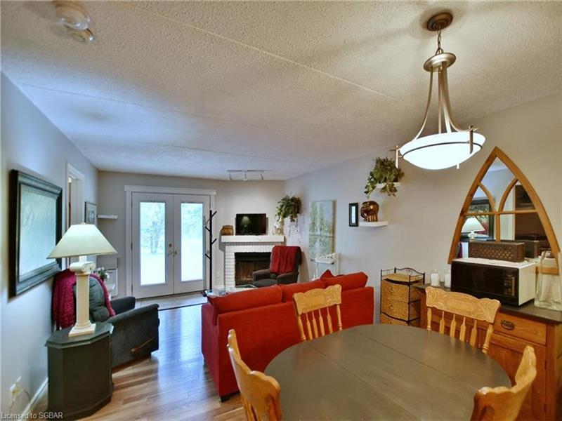 Cranberry Village Getaway Collingwood Cottage Rental DI32610