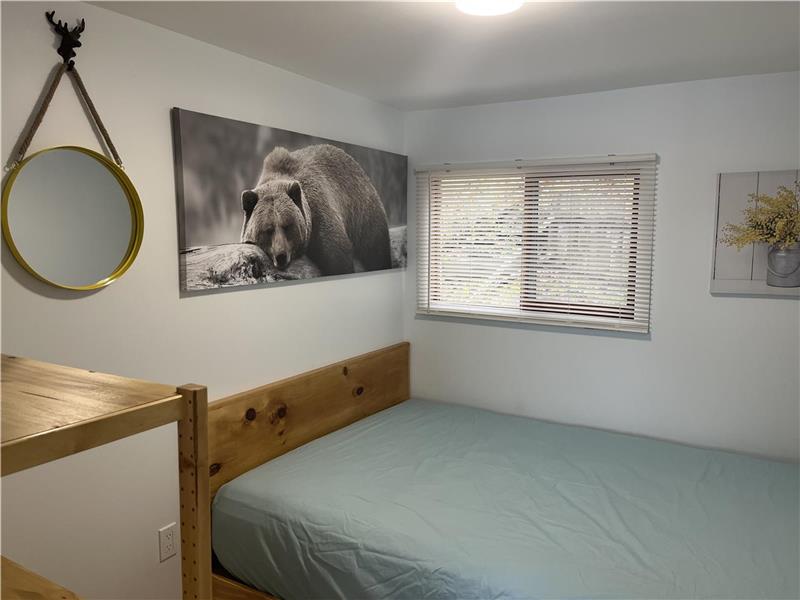 Relax and Unwind, Cozy Lakefront Sydenham Cottage Rental PL32905