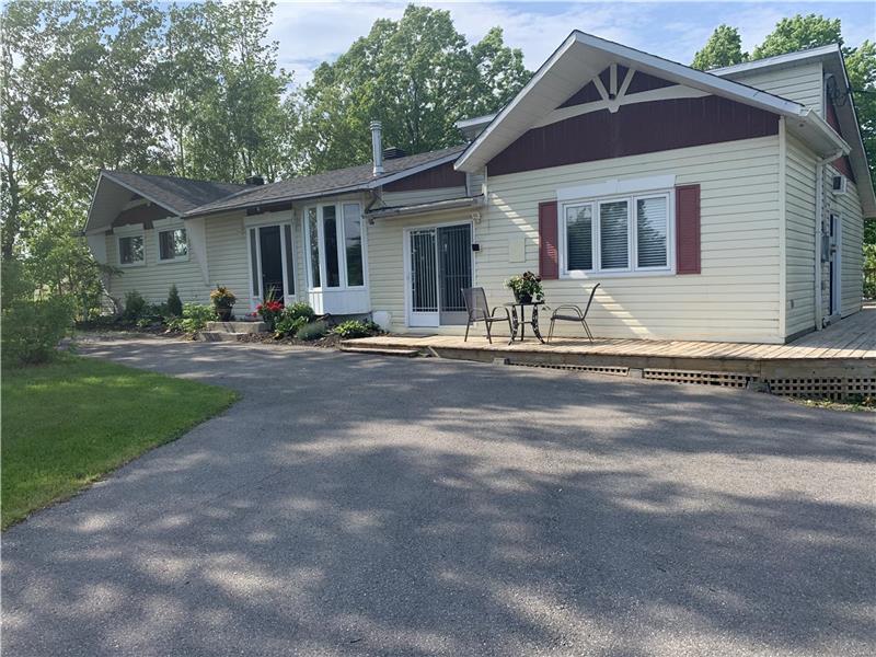 Cottage on the Ottawa River Wendover Cottage Rental PL32913