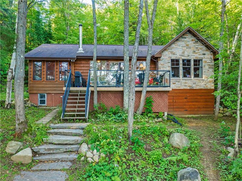 Beautiful waterfront cottage on Bracebridge Cottage Rental PL33002