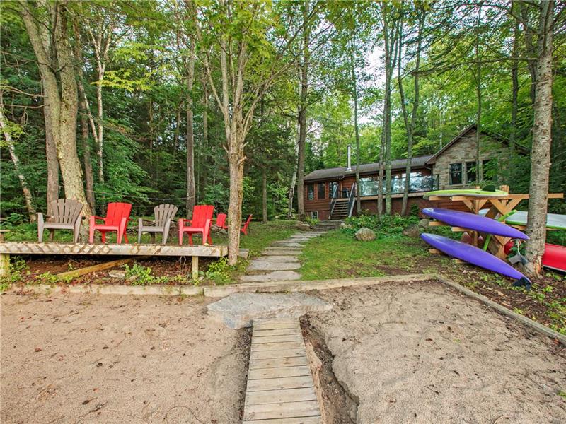 Beautiful waterfront cottage on Bracebridge Cottage Rental PL33002