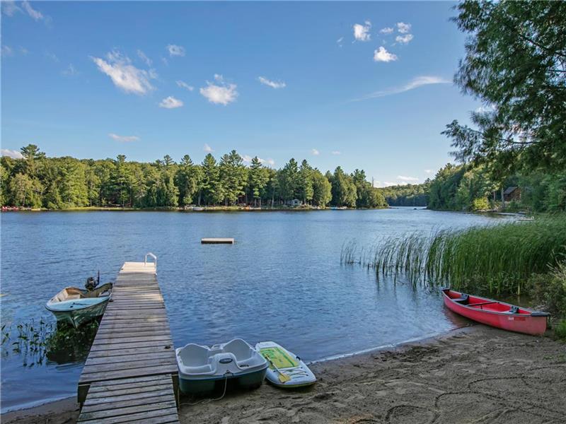 Beautiful waterfront cottage on Bracebridge Cottage Rental PL33002