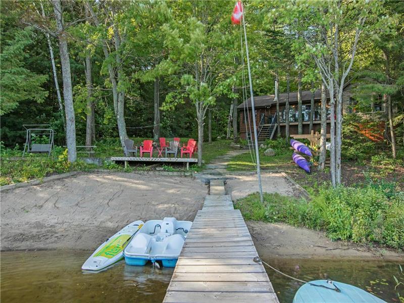 Beautiful waterfront cottage on Bracebridge Cottage Rental PL33002