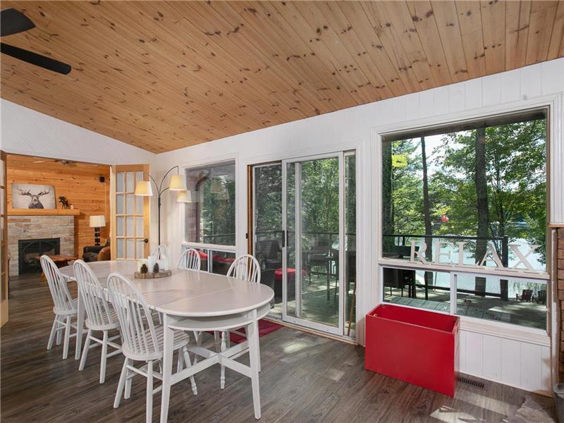 Beautiful waterfront cottage on Bracebridge Cottage Rental PL33002