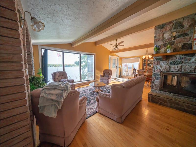 Very Large, Private Lakefront Lavigne Cottage Rental DI33253