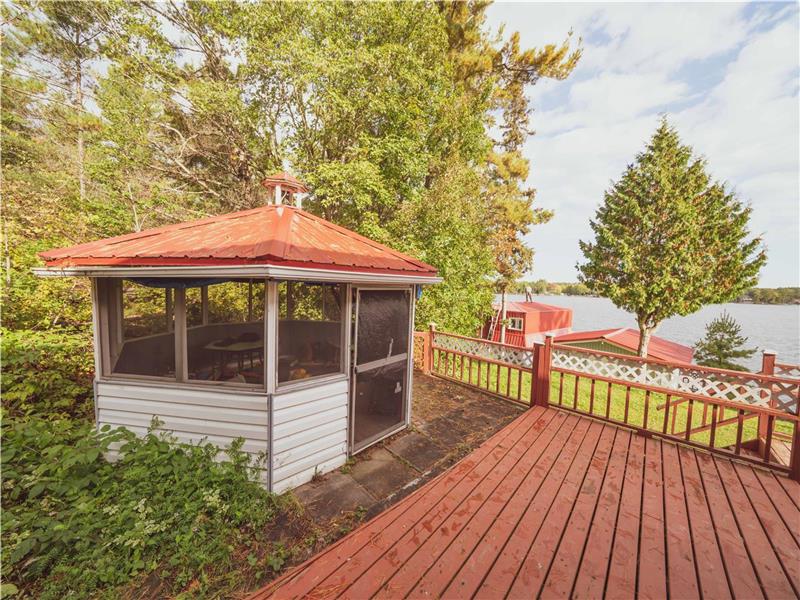 Very Large, Private Lakefront Lavigne Cottage Rental DI33253