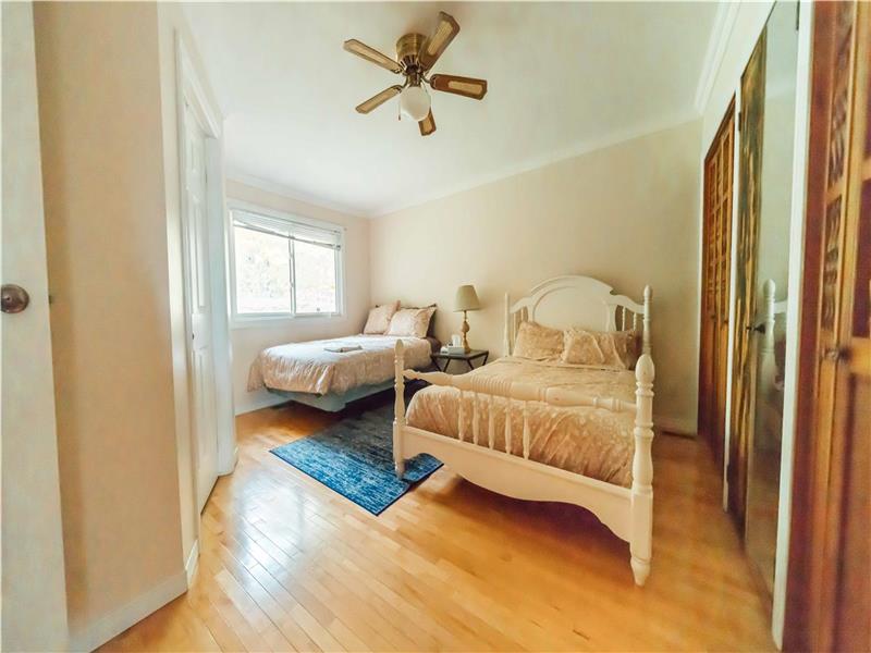 Very Large, Private Lakefront Lavigne Cottage Rental DI33253