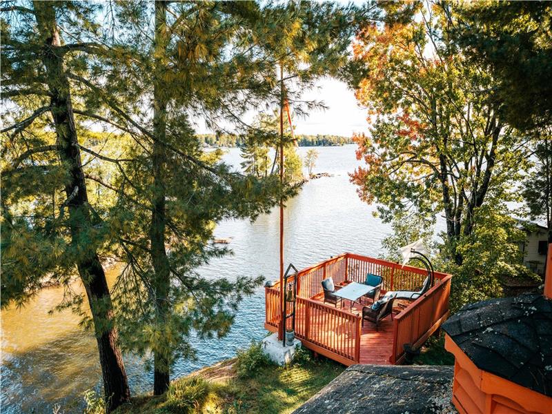 Very Large, Private Lakefront Lavigne Cottage Rental DI33253