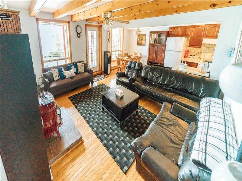 Very Large, Private Lakefront Lavigne Cottage Rental DI33253