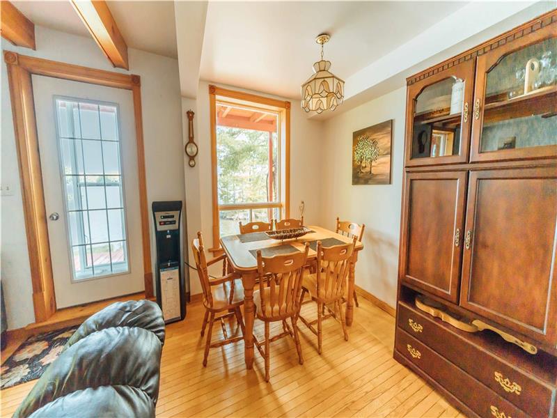 Very Large, Private Lakefront Lavigne Cottage Rental DI33253