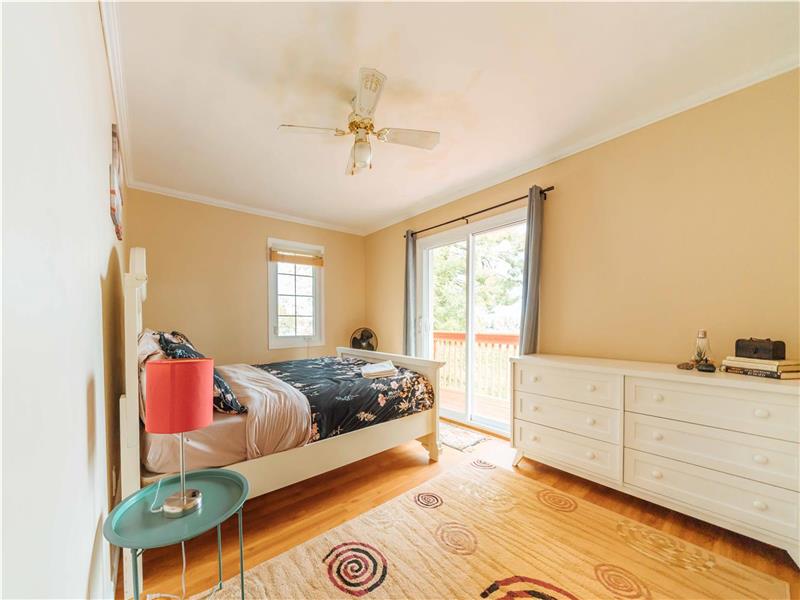 Very Large, Private Lakefront Lavigne Cottage Rental DI33253