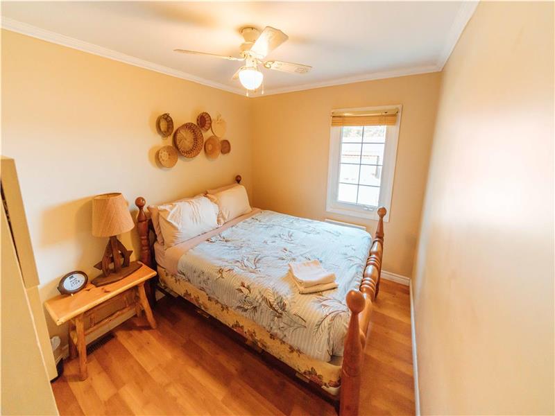 Very Large, Private Lakefront Lavigne Cottage Rental DI33253