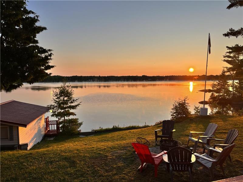 Very Large, Private Lakefront Lavigne Cottage Rental DI33253