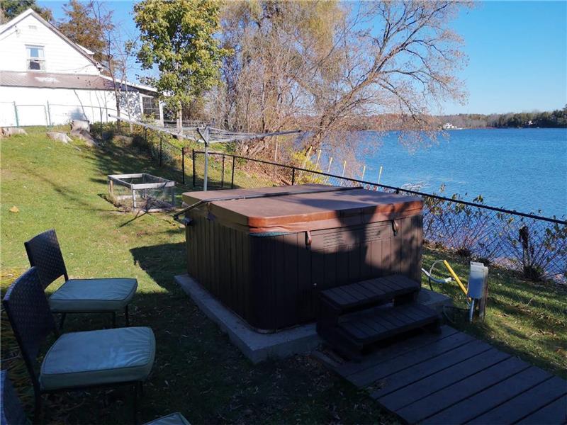 Verona Waterfront Cottage With Hot Verona Cottage Rental DI33349