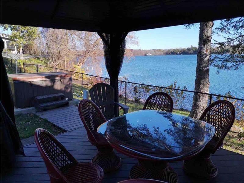 Verona Waterfront Cottage With Hot Verona Cottage Rental DI33349