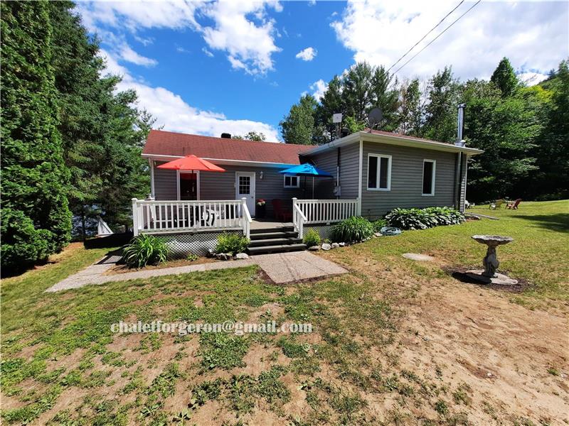 Waterfront cottage to rent ValdesBois Cottage Rental GL33368 CottagesInCanada