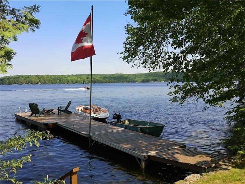 Cozy Weekenders Lakefront Cottage Minden Hills Cottage Rental GL33420 CottagesInCanada