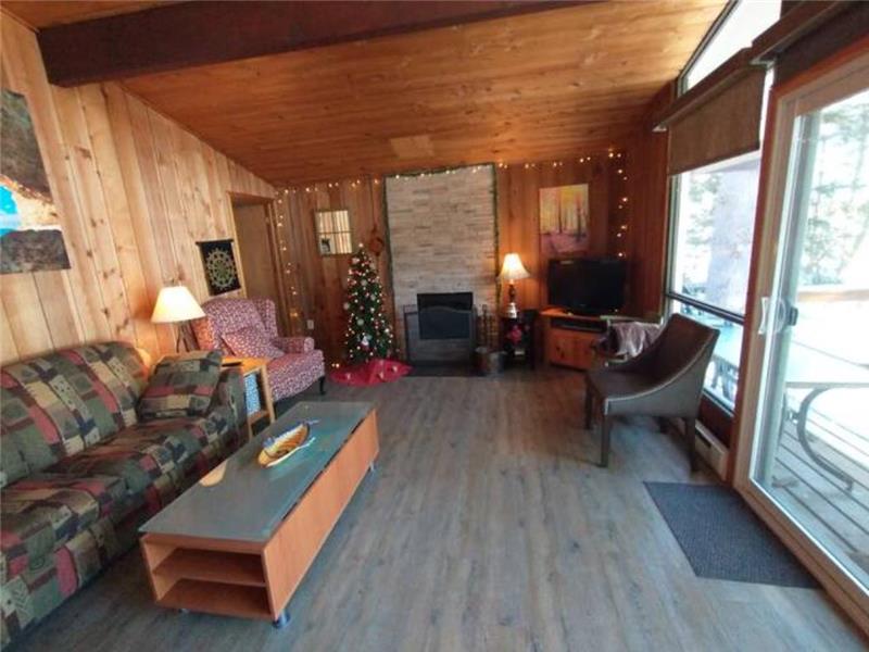 Cozy Weekenders Lakefront Cottage Minden Hills Cottage Rental GL33420 CottagesInCanada