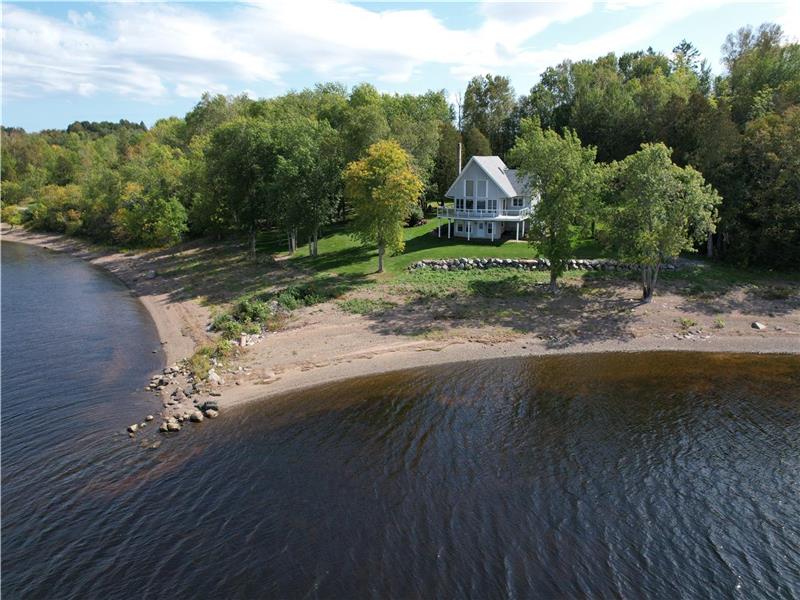 Beautiful waterfront cottage on Kingston Cottage Rental DI33529