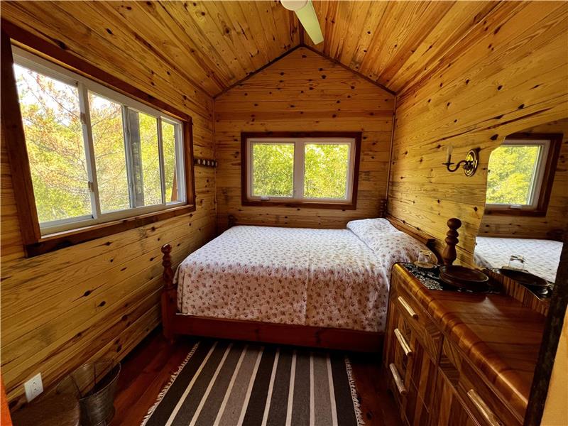 Muskoka Haven Coldwater Cottage Rental GL33564 CottagesInCanada