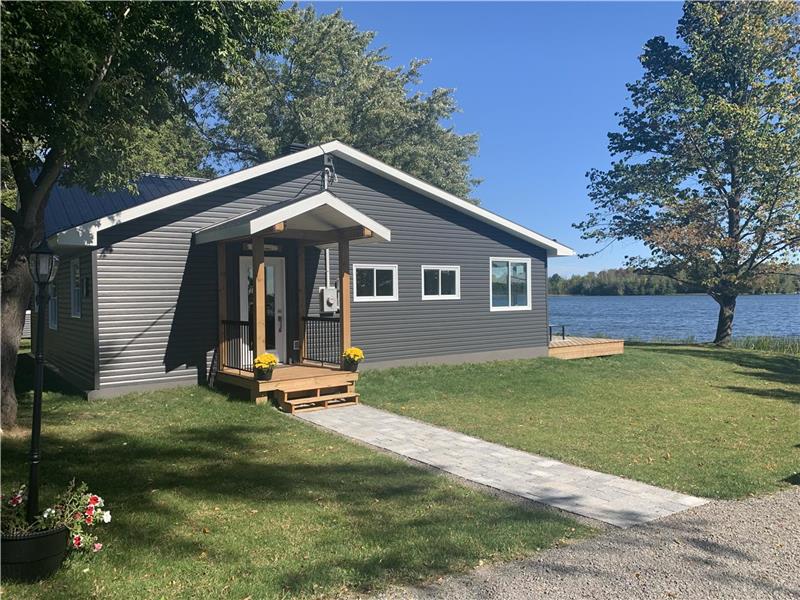 Waterfront Constant Lake House Eganville Cottage Rental GL33617