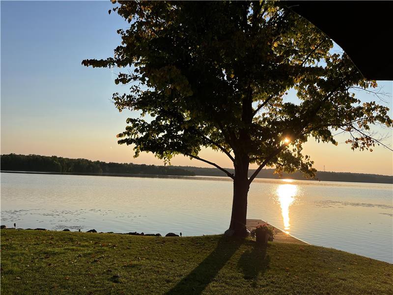 Waterfront Constant Lake House Eganville Cottage Rental GL33617