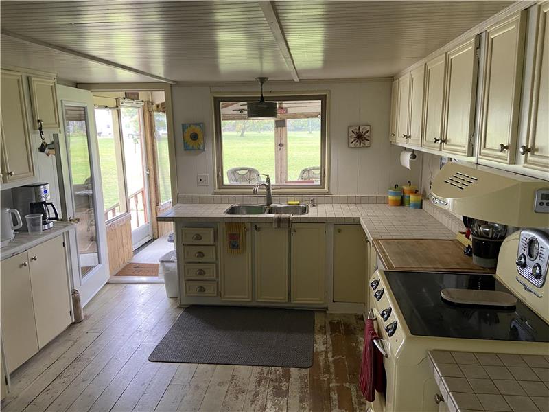 Bongo House Pelee Pelee Island Cottage Rental GL33739