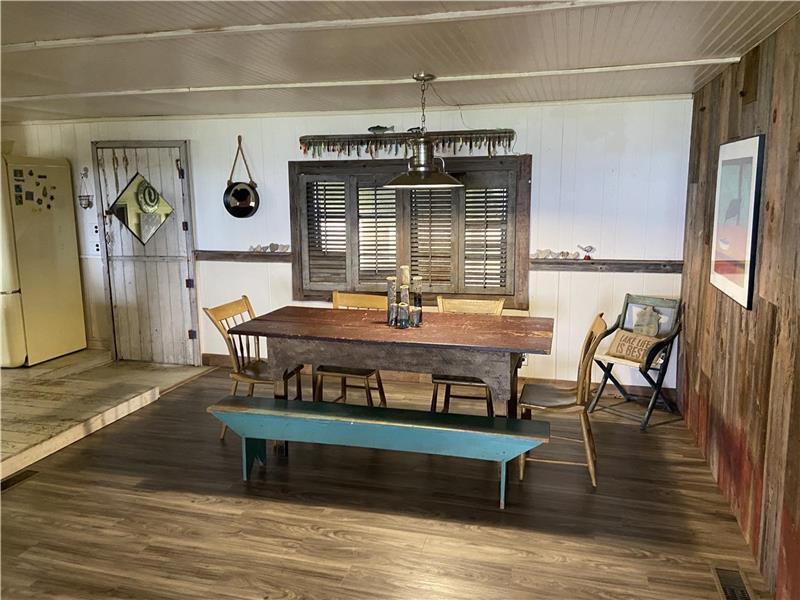 Bongo House Pelee Pelee Island Cottage Rental GL33739