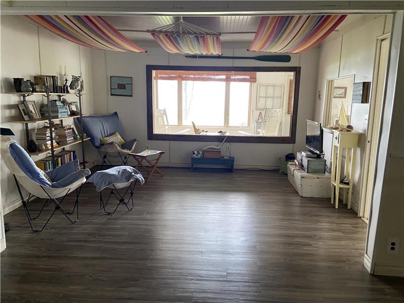 Bongo House Pelee Pelee Island Cottage Rental GL33739