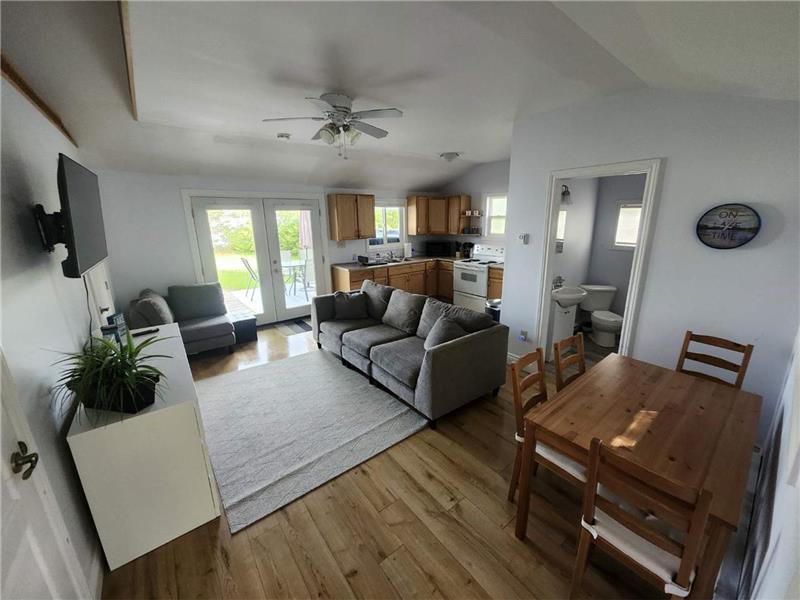 Flash Sale September and October Erinsville Cottage Rental DI33795