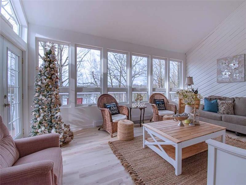 Peace and Serenity Lake House Sharbot Lake Cottage Rental PL